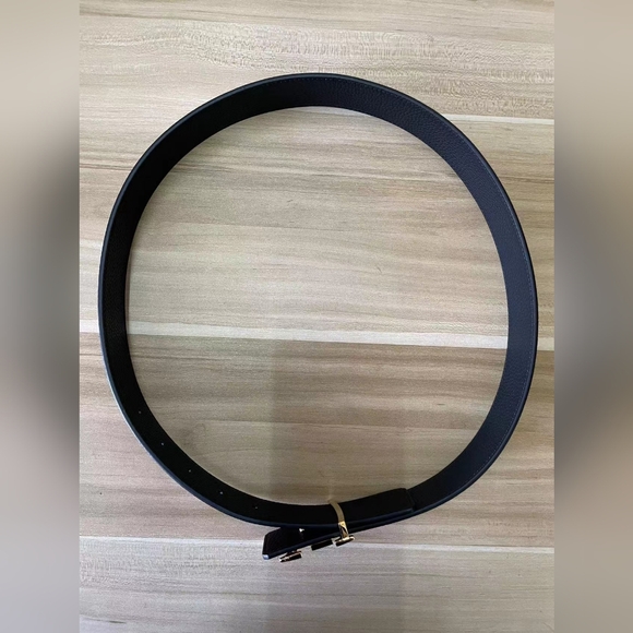 LV Initiales 40mm Reversible Belt - Picture 3 of 13